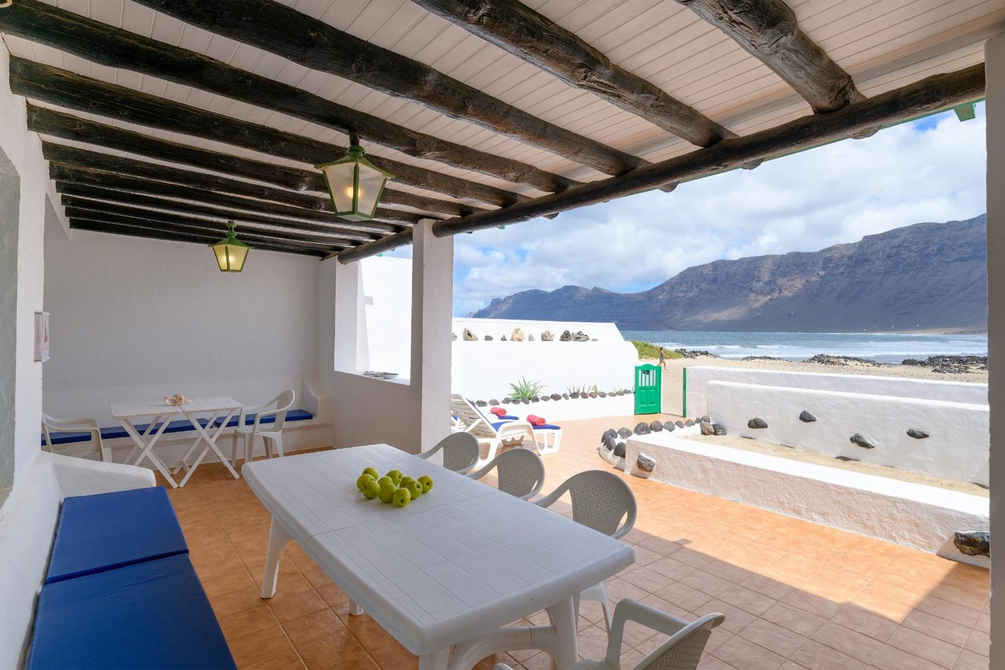 Famara Caracolillos, La Casa Exterior foto