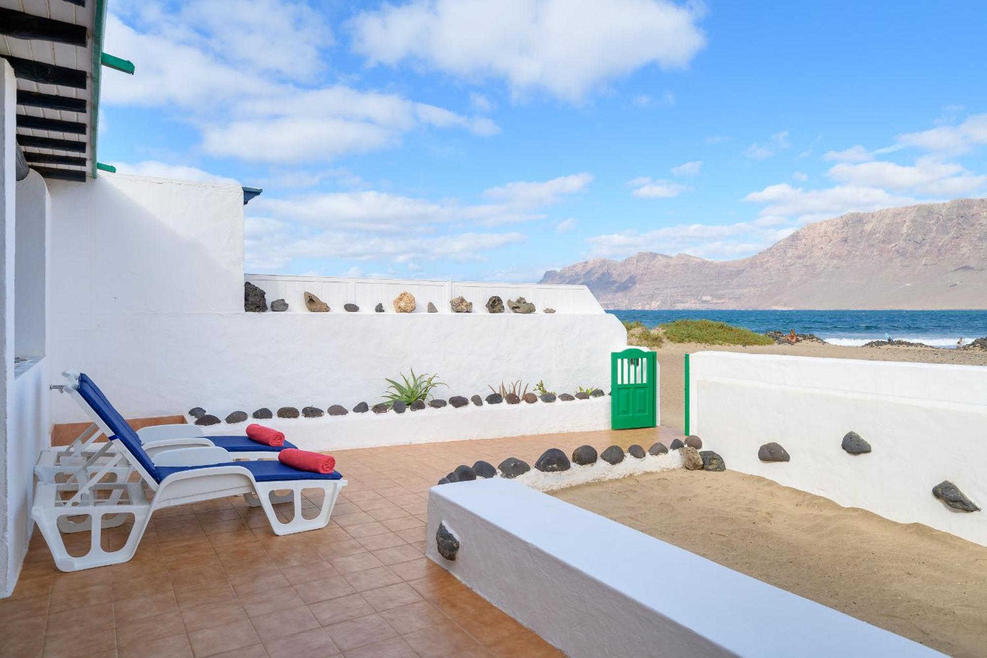 Famara Caracolillos, La Casa Exterior foto